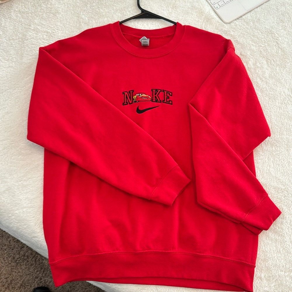 LIGHTNING MCQUEEN STITCHED CREWNECK LARGE